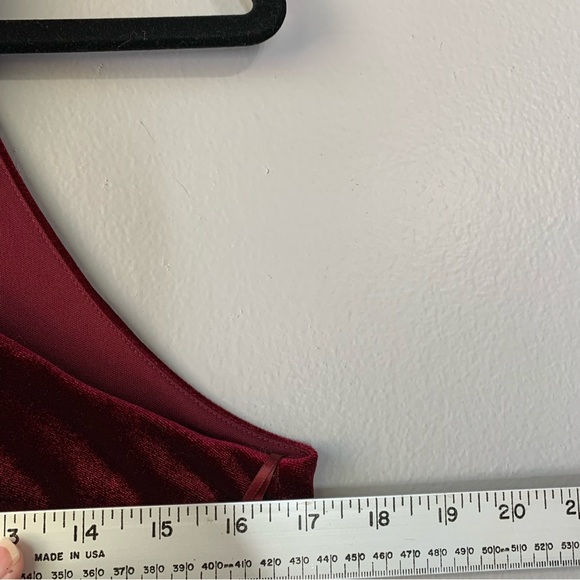 Belle Badgley Mischka Burgundy Halter Sheath asymmetrical Cocktail Dress. Size 6 - Picture 13 of 16